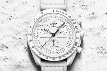 Swatch x Omega Bioceramic Moonswatch Mission To Moonphase Snoopy (SO33W700)